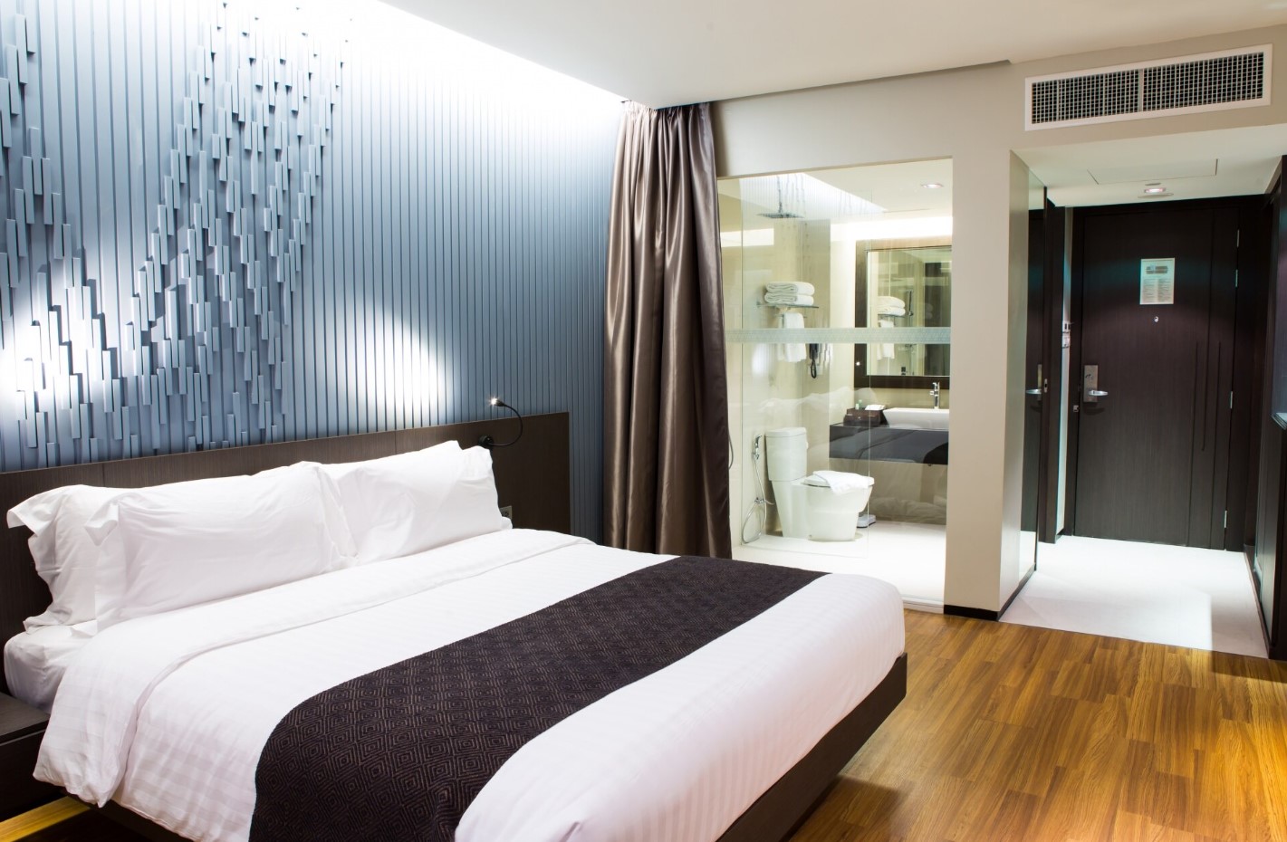 business-travel-room